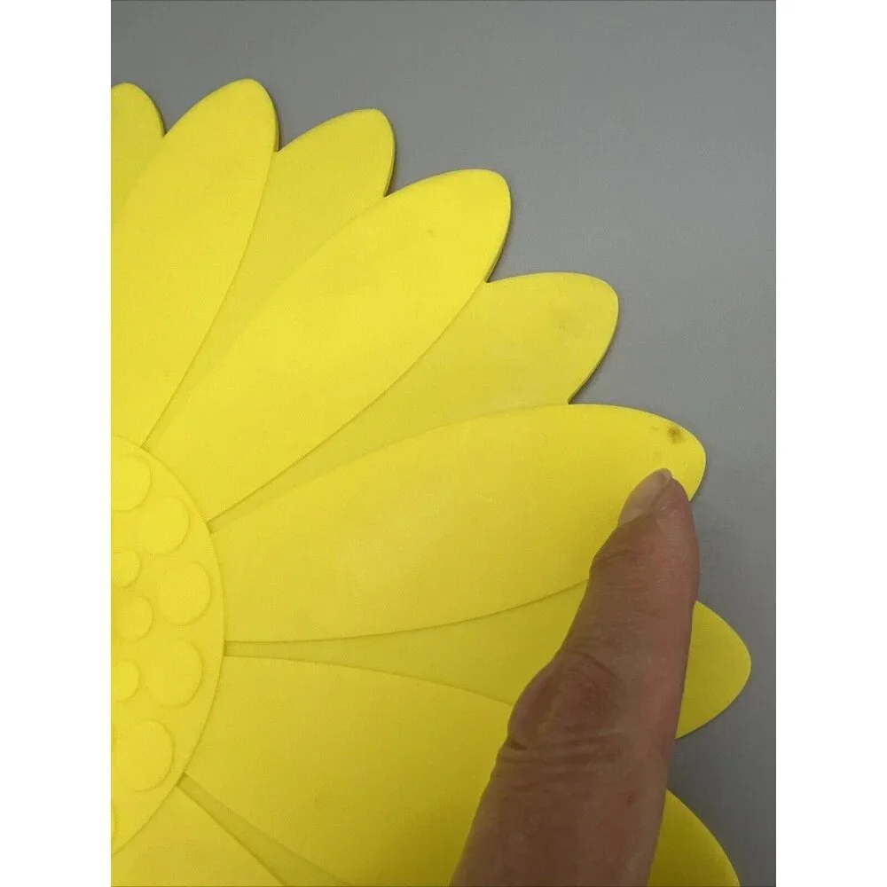 Silicone Lids Pot Covers Daisy Micro Oven Safe OSTER 11” Yellow & 8” Red Hanging